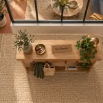 Idée separation entree salon : tapis et console créent un sas d’entrée lumineux